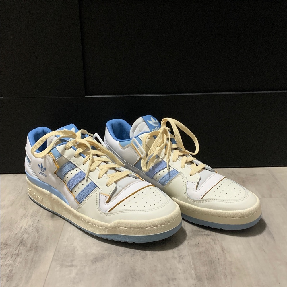 Adidas Cream and Light Blue Sneakers
 NEW!!
Never worn !!